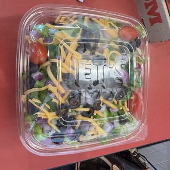 Jet's Pizza - Garden Salad - Pizza Near Me - Brookfield, Wisconsin Jet's Pizza - Garden Salad - Pizza Near Me - Brookfield, Wisconsin