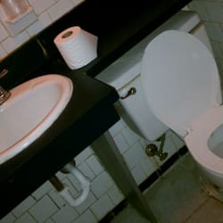 Budget Inn of Richmond - Bathroom