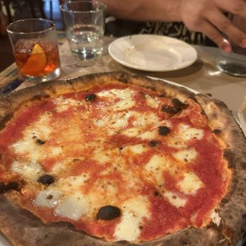 Battubelin - Margherita pizza - Pizza Near Me - Miami, Florida Battubelin - Margherita pizza - Pizza Near Me - Miami, Florida