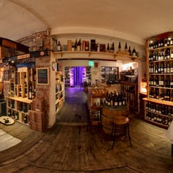Eventlocation Waterfront - Bistro mit Blick auf Tanzfläche