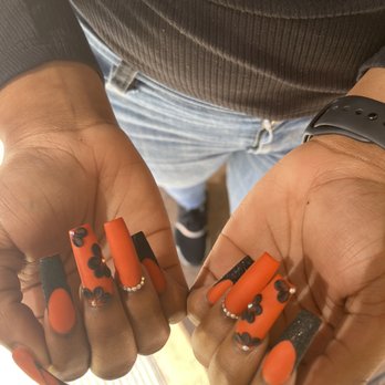 Diva Nails - You can see the flowers are fading and the glitter is coming off. She did such a half a!! job. - Nail Salons Near Me - Chula Vista, California