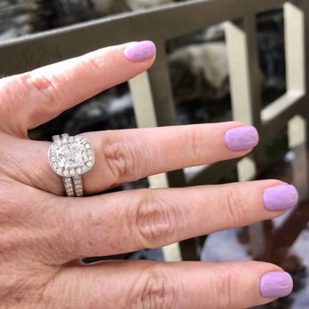 Diamond Mansion - 3.5 carat cushion halo, H color, VVS2 - Jewelry Near Me - Los Angeles, California Diamond Mansion - 3.5 carat cushion halo, H color, VVS2 - Jewelry Near Me - Los Angeles, California