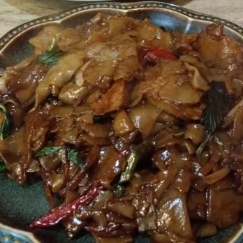 The Green Papaya - Pad kee mao with vegan chicken (Drunken noodles) - Thai Near Me - River Edge, New Jersey The Green Papaya - Pad kee mao with vegan chicken (Drunken noodles) - Thai Near Me - River Edge, New Jersey