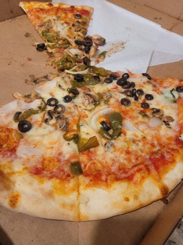 Rico's Pizzeria & Pasta House Logo