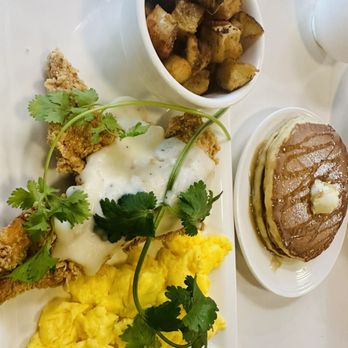 Brunch Junction - Chicken & Gravy - Breakfast & Brunch Near Me - Pearland, Texas