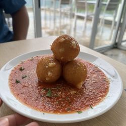Luna Montuna Restaurant - Croquetas de queso manchego