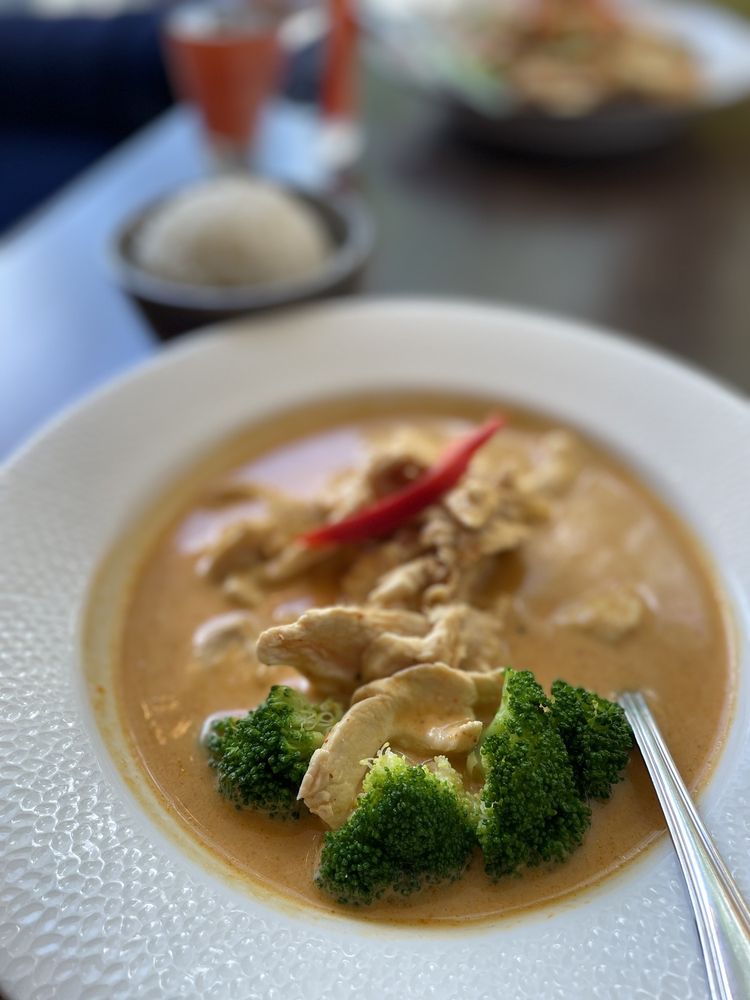 Donsak Thai Restaurant 