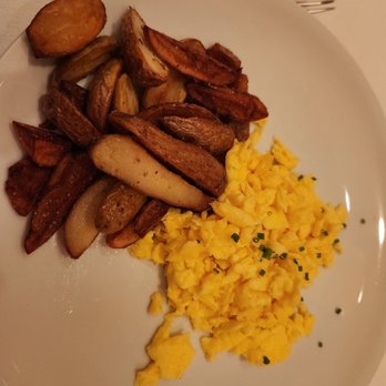 The Lambs Club - Eggs & Delicious Sauteed Potatoes - New American Near Me - New York, New York The Lambs Club - Eggs & Delicious Sauteed Potatoes - New American Near Me - New York, New York