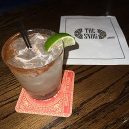 a drink with a lime wedge