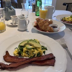 Ravenscroft Inn - Spinach and avocado scramble. Mmmmmmmm