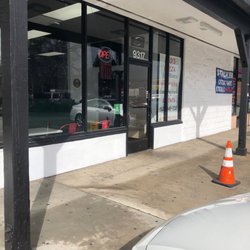 Rio's Pizza - Front of shop.