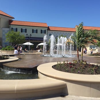 Tanger Outlets Deer Park - Water fountain at Tanger Outlet - Outlet Stores Near Me - Deer Park, New York Tanger Outlets Deer Park - Water fountain at Tanger Outlet - Outlet Stores Near Me - Deer Park, New York