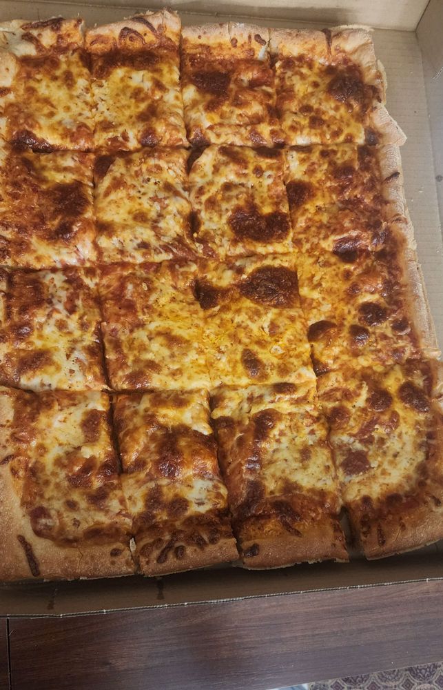 Mabel's Pizza Shop Logo