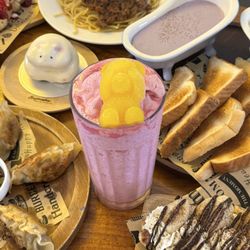 September - Tropical smoothie with yellow bear included