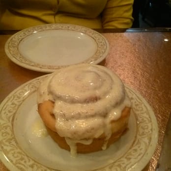 Another Broken Egg Cafe - Cinnamon roll - Breakfast & Brunch Near Me - Winter Park, Florida