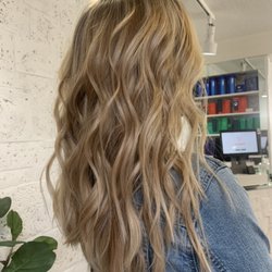 Evolve Salon - Highlight by Halia H.