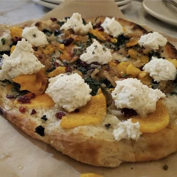 True Food Kitchen - Butternut squash pizza - Vegetarian Near Me - Pasadena, California True Food Kitchen - Butternut squash pizza - Vegetarian Near Me - Pasadena, California