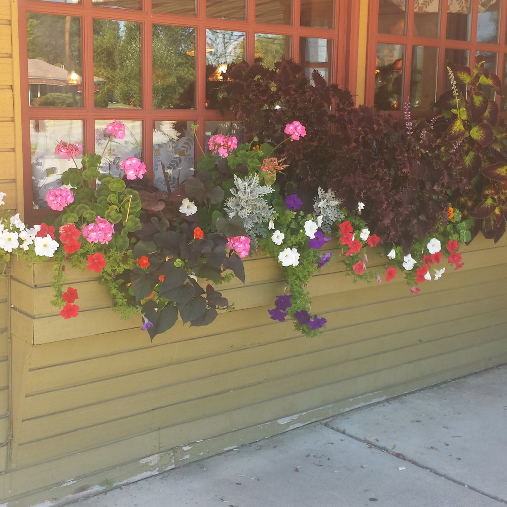 Pipers Restaurant - Outside  entrance - American Near Me - Flat Rock, Michigan