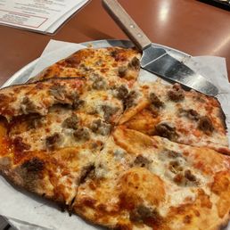 10 buck sausage pizza!! 10 buck sausage pizza!!