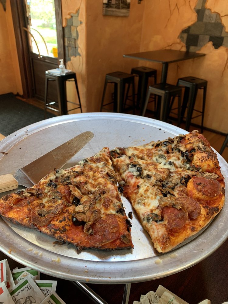 BERTOGLIO’S PIZZA Updated August 2024 38 Photos & 50 Reviews 704