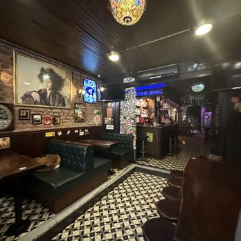 The Tower Pub - Wine Bars Near Me - İstanbul, 34 The Tower Pub - Wine Bars Near Me - İstanbul, 34
