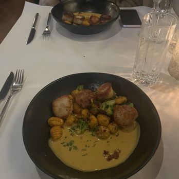 Cork + Table Kitchen and Bar - scallops, with saffron gnocchi - New American Near Me - Plymouth, Massachusetts