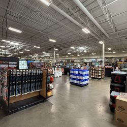 Sportsman's Warehouse - Warehouse floor.