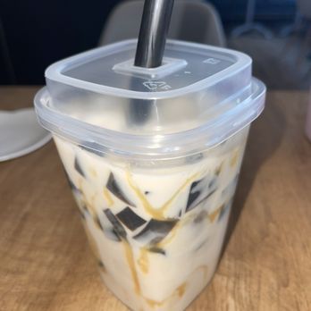 Burosu Ramen - Caramel Milk Tea $5 - Ramen Near Me - Studio City, California