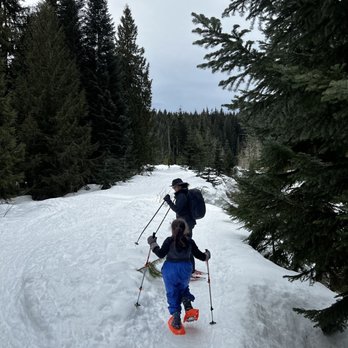 Gold Creek Pond - Snowshoeing fun - Lakes Near Me