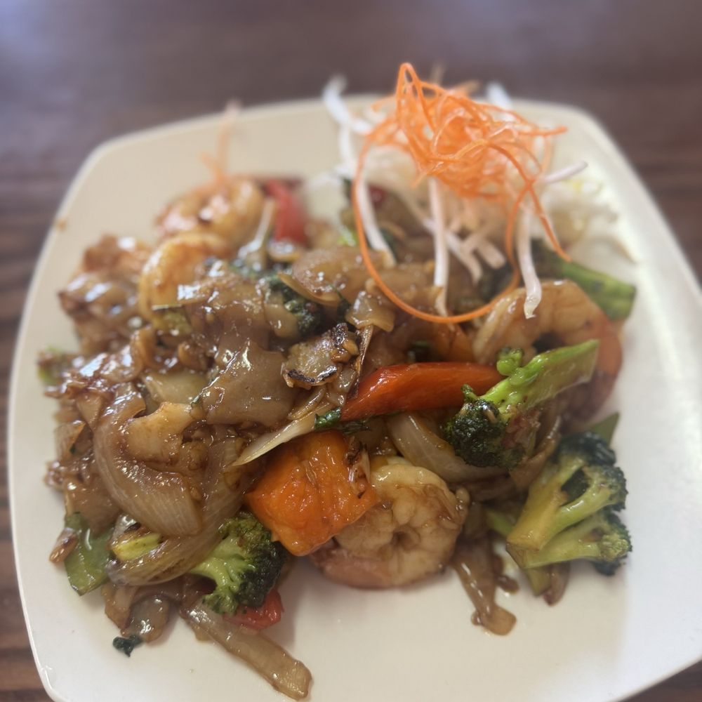 Thai Basil - Pad Kee Mao with Shrimp - Thai Near Me - Madera, California Thai Basil - Pad Kee Mao with Shrimp - Thai Near Me - Madera, California