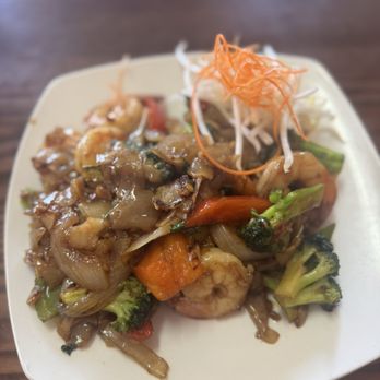 Thai Basil - Pad Kee Mao with Shrimp - Thai Near Me - Madera, California