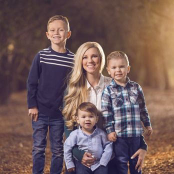 Casey Wrightsman Photography - Family shoot at Iron Mountain - Photographers Near Me Casey Wrightsman Photography - Family shoot at Iron Mountain - Photographers Near Me