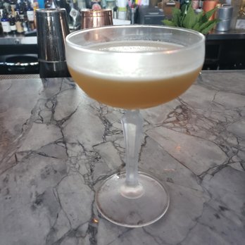 The Ice Plant - Gold rush. Photo by HoppinCities - Cocktail Bars Near Me - St. Augustine, Florida