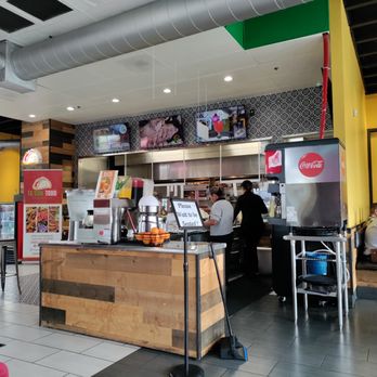 Ta Con Todo - Inside of restaurant. You can see the workers preparing the food. - Mexican Near Me - Livermore, California Ta Con Todo - Inside of restaurant. You can see the workers preparing the food. - Mexican Near Me - Livermore, California