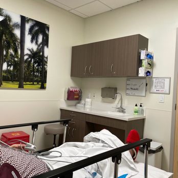 GuideWell Emergency Doctors - One of the rooms. - Urgent Care Near Me - Largo, Florida GuideWell Emergency Doctors - One of the rooms. - Urgent Care Near Me - Largo, Florida