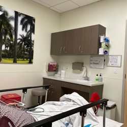 GuideWell Emergency Doctors - One of the rooms.