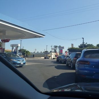 Mobil - Long line for car wash - Gas Stations Near Me - Los Angeles, California Mobil - Long line for car wash - Gas Stations Near Me - Los Angeles, California