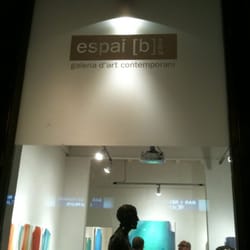 Espai b