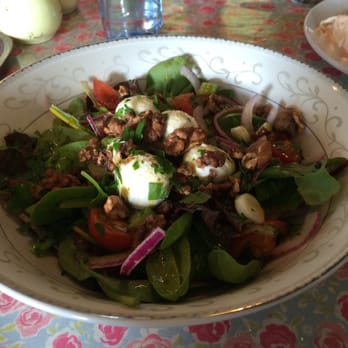 Teać Nan Patoí - Goats cheese salad - Irish Near Me Teać Nan Patoí - Goats cheese salad - Irish Near Me