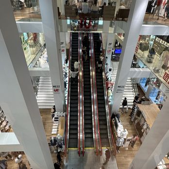 UNIQLO - Escalator - Women's Clothing Near Me - New York, New York