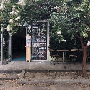 Superbloom - Entrance and outdoor seats - Coffee & Tea Near Me - Savannah, Georgia