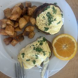 Seagulls Restaurant and Lounge - Eggs Benedict