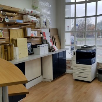 Postbox & Shipping - Couriers & Delivery Services Near Me - London, XGL