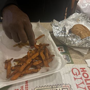 ELITE BURGER-STL - Maple fries and pineapple burger - Vegan Near Me - St Louis, Missouri