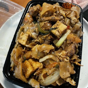 Khamdee Thai Kitchen - Pad Kee Mao with mock duck + tofu - Thai Near Me - Massapequa Park, New York