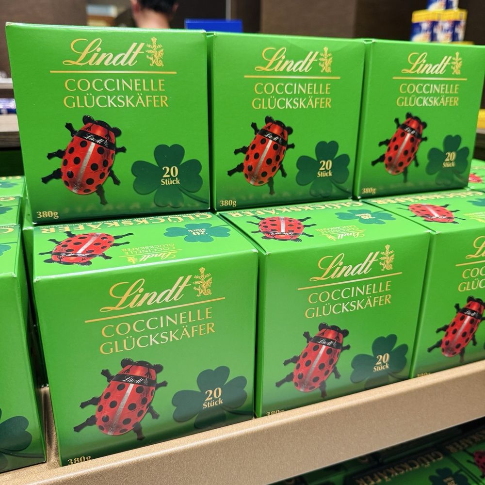 Lindt Factory Outlet - Chocolatiers & Shops Near Me - Kilchberg, ZH