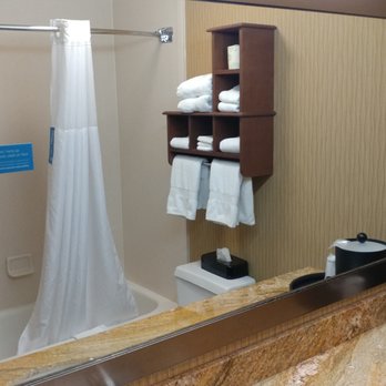Hampton Inn Battle Creek - Bathroom at the Hampton Inn Battle Creek - Hotels Near Me - Battle Creek, Michigan Hampton Inn Battle Creek - Bathroom at the Hampton Inn Battle Creek - Hotels Near Me - Battle Creek, Michigan