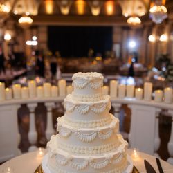 Gorgeous 4 tier Lambeth-style wedding cake at the Fairmont Copley in Boston.