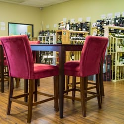 Quite a few tables for sipping