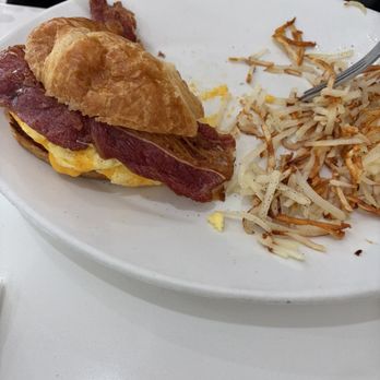 Eggsperts Cafe - Croissant bacon egg and cheese sandwich with side of hash brown - Breakfast & Brunch Near Me - Orland Park, Illinois